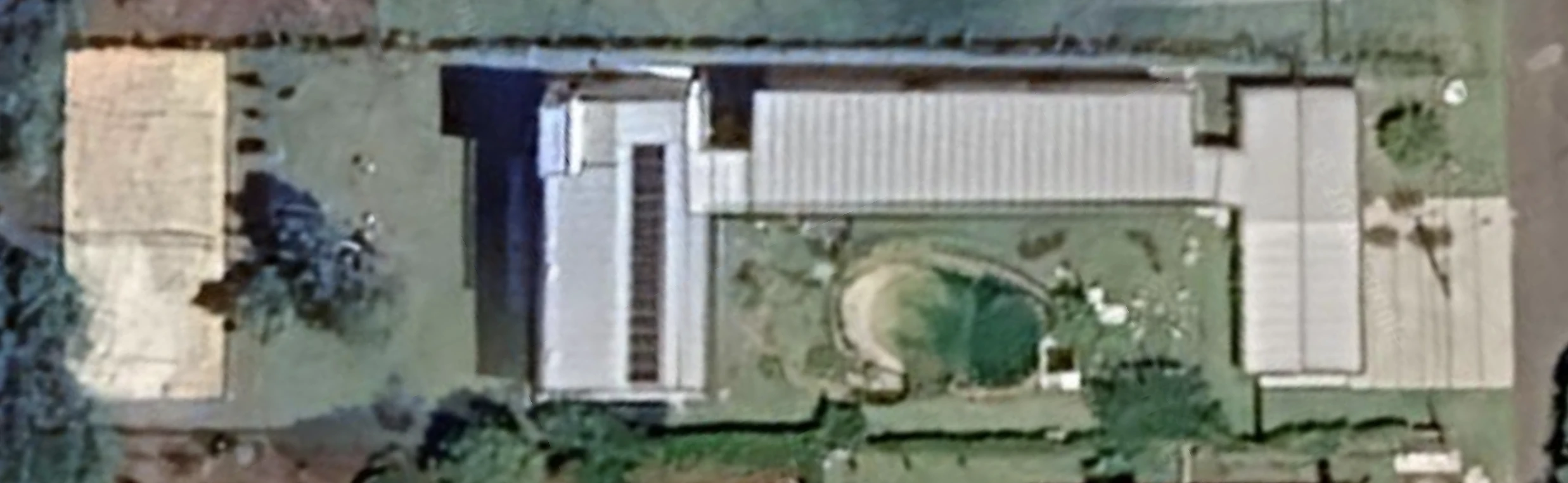 Satellite image supplied by the owner: street on the right, garden and court on the left